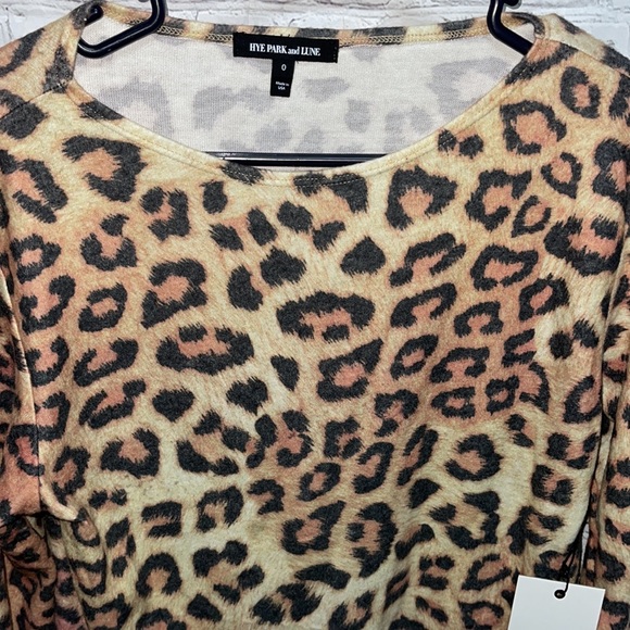 🎉Flash Sale❣️🎉 Hye Park and Lune SOFT Cheetah Top - Picture 5 of 10